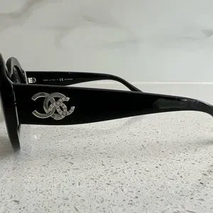 【入手困難】CHANEL べっ甲 柄 sunglasses vintage 黒 Chanel, Black vintage sunglasses - Unique Designer Pieces